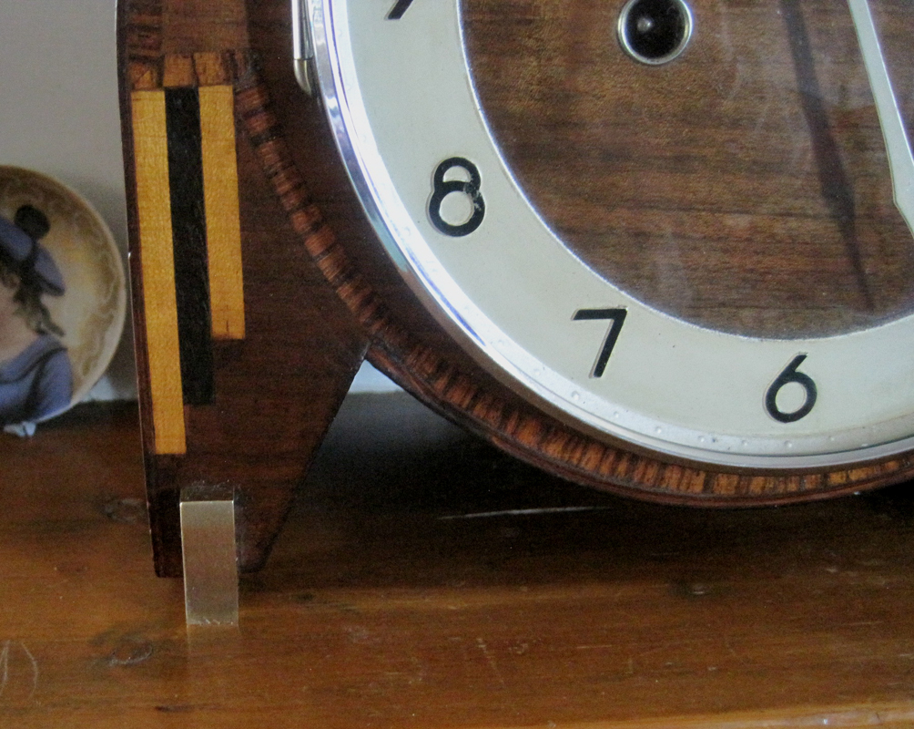 Art Deco Mantle clock, left inlay view